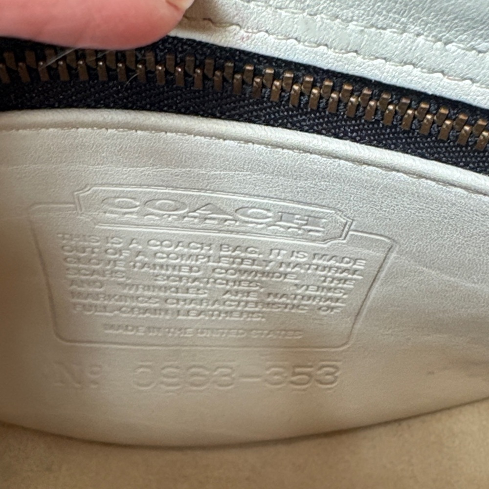 🤍 Vintage Coach Casey in Bone 🤍 - Picture 4 of 6